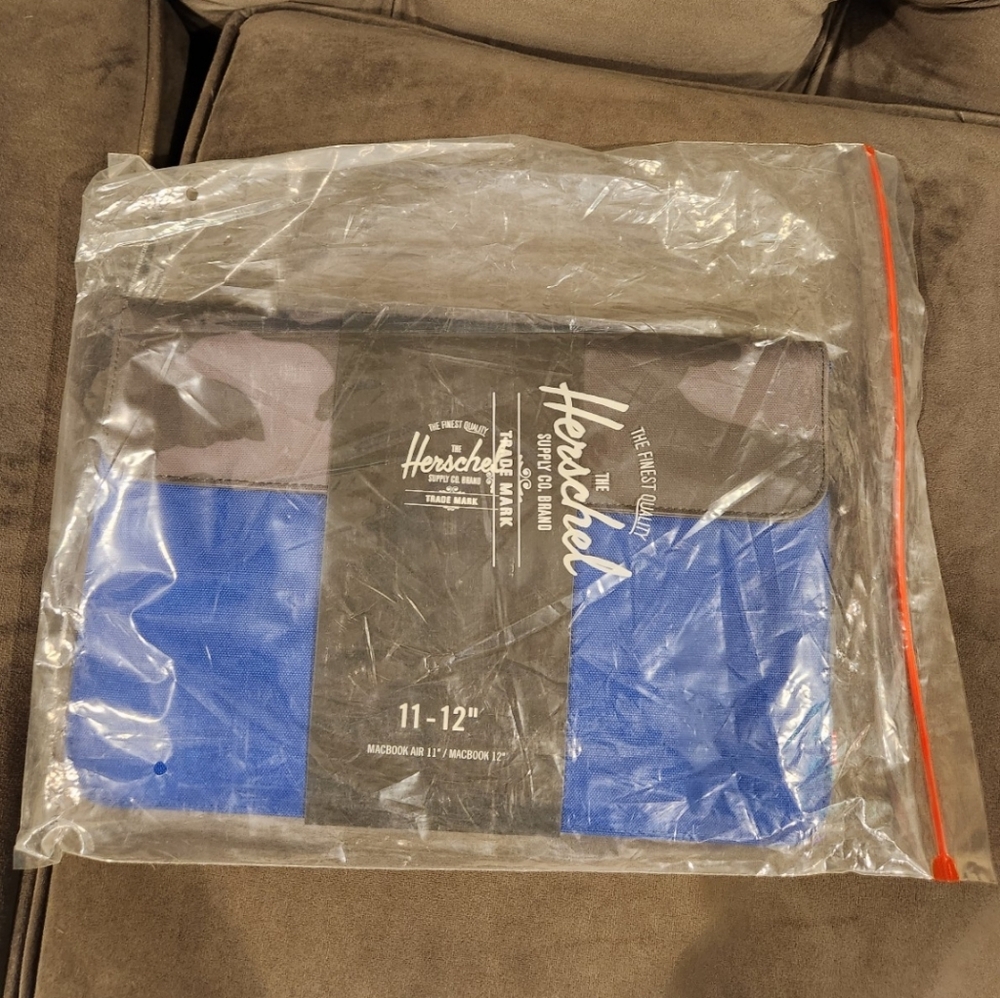 Herschel Supply Co Spokane 12" Laptop Sleeve Case NWT